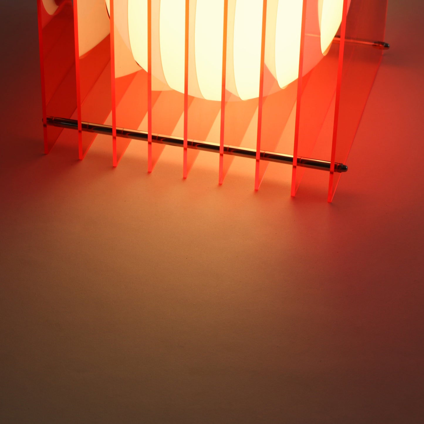 Lớp big square in electric pink acrylic CE