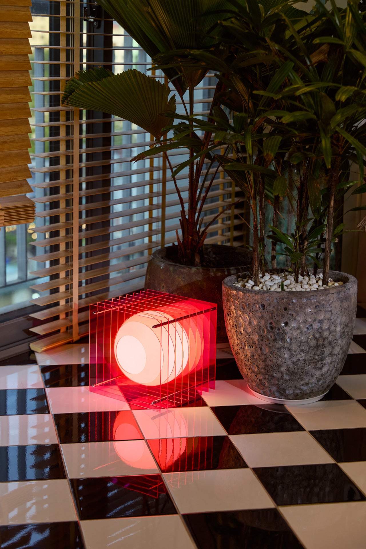 Lớp big square in electric pink acrylic CE