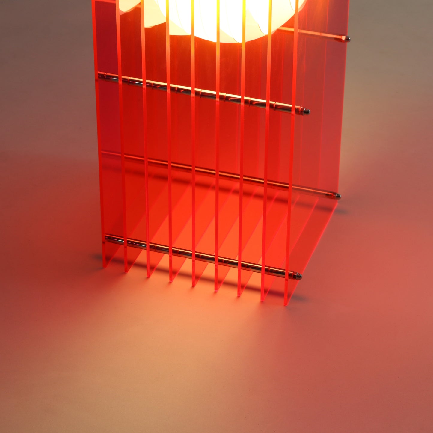 Lớp small rectangle in electric pink acrylic CE