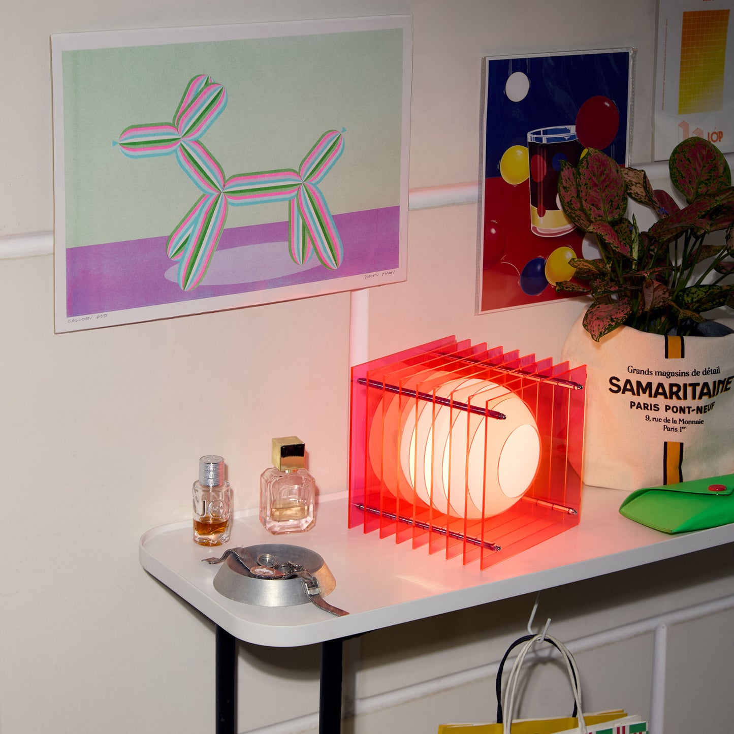 Lớp small square in electric pink acrylic